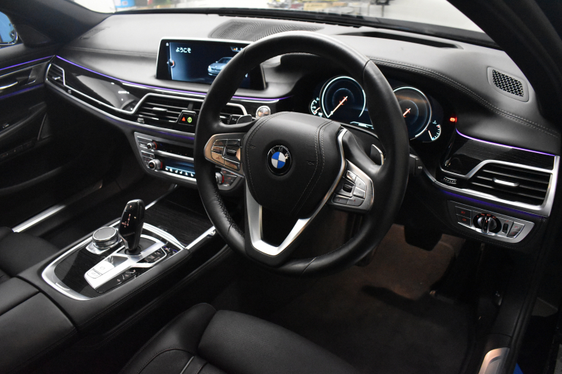 BMW 7シリーズ 750i Mｽﾎﾟｰﾂ ｱﾝﾋﾞｴﾝﾄｴｱP V8 ｻﾝR Fﾏｯｻｰｼﾞ&ﾍﾞﾝﾁﾚｰｼｮﾝ 全席ﾋｰﾀｰ付黒革 ﾚｰｻﾞｰLEDﾍｯﾄﾞﾗｲﾄ ACC HUD ﾊｰﾏﾝｶｰﾄﾞﾝ ｼﾞｪｽﾁｬｰｺﾝﾄﾛｰﾙ ﾀｯﾁﾊﾟﾈﾙ対応HDDﾅﾋﾞ3Dﾋﾞｭｰ Bｶﾒﾗ 車線変更&逸脱&歩行者警告 液晶ﾒｰﾀｰ 液晶ｷｰ 2年保証