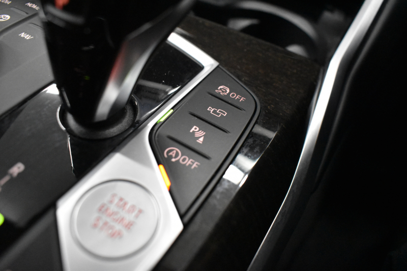 BMW 3シリーズ 320i Mｽﾎﾟｰﾂ G20型 ﾊｲﾗｲﾝ&ｺﾝﾌｫｰﾄP ﾋｰﾀｰ付茶革 ﾀｯﾁﾊﾟﾈﾙﾅﾋﾞ ｱｯﾌﾟﾙｶｰﾌﾟﾚｲ  追従ACC LEDﾍｯﾄﾞﾗｲﾄ 電動ﾄﾗﾝｸ 側面衝突&車線変更&逸脱&歩行者警告 液晶ﾒｰﾀｰ 後退ｱｼｽﾄ Pｱｼｽﾄ ｱｸﾃｨﾌﾞPDC緊急ﾌﾞﾚｰｷ  18AW 2年保証