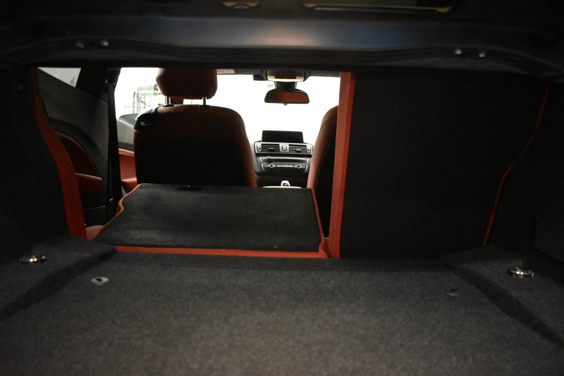 BMW 2シリーズ M235i 直6ﾀｰﾎﾞ 326馬力 ﾋｰﾀｰ付赤革 ﾀｯﾁﾊﾟｯﾄﾞ式iﾄﾞﾗｲﾌﾞHDDﾅﾋﾞ Bｶﾒﾗ ﾘｱPDC  ｱﾀﾞﾌﾟﾃｨﾌﾞMｻｽﾍﾟﾝｼｮﾝ 大型ﾌﾞﾚｰｷｼｽﾃﾑ 18AW 車線逸脱&歩行者警告 衝突軽減ﾌﾞﾚｰｷ 2年保証