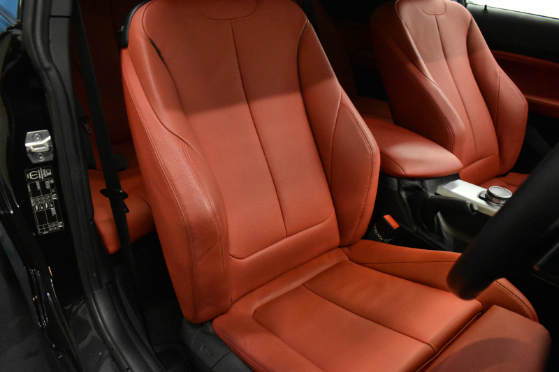 BMW 2シリーズ M235i 直6ﾀｰﾎﾞ 326馬力 ﾋｰﾀｰ付赤革 ﾀｯﾁﾊﾟｯﾄﾞ式iﾄﾞﾗｲﾌﾞHDDﾅﾋﾞ Bｶﾒﾗ ﾘｱPDC  ｱﾀﾞﾌﾟﾃｨﾌﾞMｻｽﾍﾟﾝｼｮﾝ 大型ﾌﾞﾚｰｷｼｽﾃﾑ 18AW 車線逸脱&歩行者警告 衝突軽減ﾌﾞﾚｰｷ 2年保証