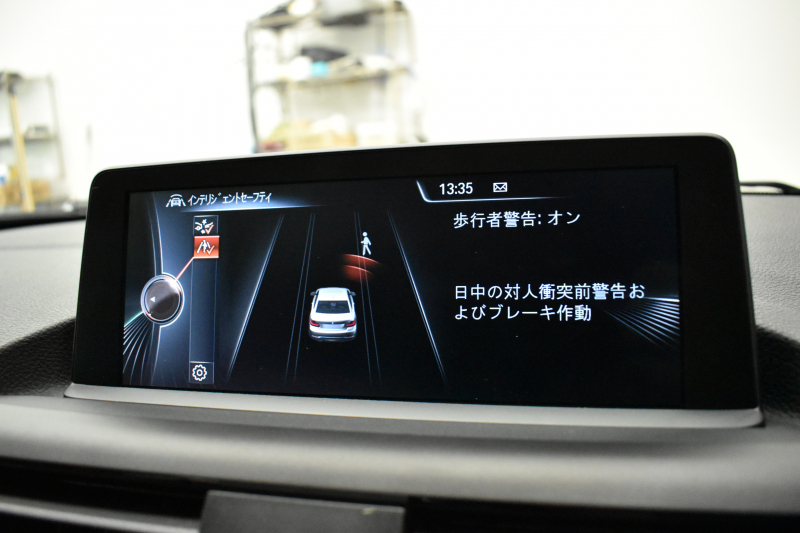 BMW 2シリーズ M235i 直6ﾀｰﾎﾞ 326馬力 ﾋｰﾀｰ付赤革 ﾀｯﾁﾊﾟｯﾄﾞ式iﾄﾞﾗｲﾌﾞHDDﾅﾋﾞ Bｶﾒﾗ ﾘｱPDC  ｱﾀﾞﾌﾟﾃｨﾌﾞMｻｽﾍﾟﾝｼｮﾝ 大型ﾌﾞﾚｰｷｼｽﾃﾑ 18AW 車線逸脱&歩行者警告 衝突軽減ﾌﾞﾚｰｷ 2年保証