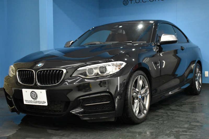 BMW 2シリーズ M235i 直6ﾀｰﾎﾞ 326馬力 ﾋｰﾀｰ付赤革 ﾀｯﾁﾊﾟｯﾄﾞ式iﾄﾞﾗｲﾌﾞHDDﾅﾋﾞ Bｶﾒﾗ ﾘｱPDC  ｱﾀﾞﾌﾟﾃｨﾌﾞMｻｽﾍﾟﾝｼｮﾝ 大型ﾌﾞﾚｰｷｼｽﾃﾑ 18AW 車線逸脱&歩行者警告 衝突軽減ﾌﾞﾚｰｷ 2年保証