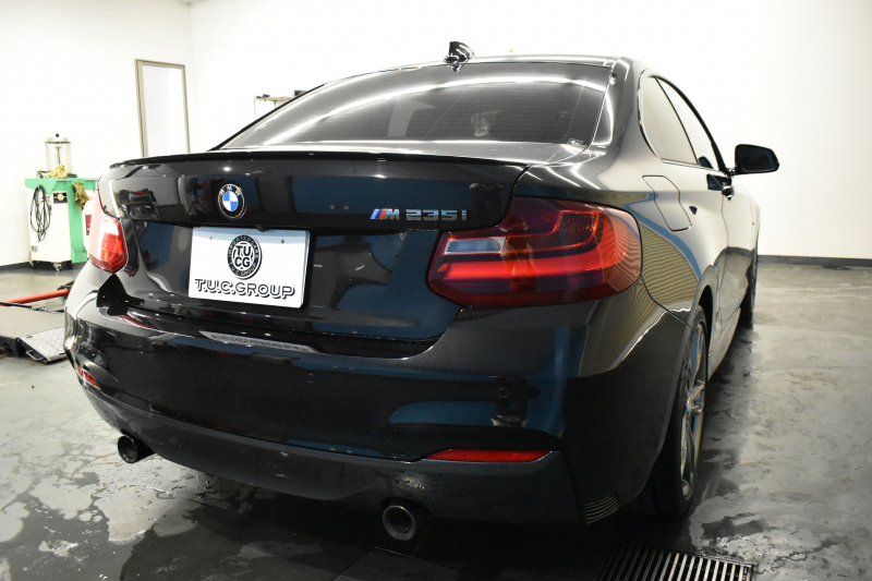 BMW 2シリーズ M235i 直6ﾀｰﾎﾞ 326馬力 ﾋｰﾀｰ付赤革 ﾀｯﾁﾊﾟｯﾄﾞ式iﾄﾞﾗｲﾌﾞHDDﾅﾋﾞ Bｶﾒﾗ ﾘｱPDC  ｱﾀﾞﾌﾟﾃｨﾌﾞMｻｽﾍﾟﾝｼｮﾝ 大型ﾌﾞﾚｰｷｼｽﾃﾑ 18AW 車線逸脱&歩行者警告 衝突軽減ﾌﾞﾚｰｷ 2年保証