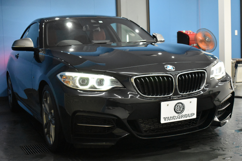 BMW 2シリーズ M235i 直6ﾀｰﾎﾞ 326馬力 ﾋｰﾀｰ付赤革 ﾀｯﾁﾊﾟｯﾄﾞ式iﾄﾞﾗｲﾌﾞHDDﾅﾋﾞ Bｶﾒﾗ ﾘｱPDC  ｱﾀﾞﾌﾟﾃｨﾌﾞMｻｽﾍﾟﾝｼｮﾝ 大型ﾌﾞﾚｰｷｼｽﾃﾑ 18AW 車線逸脱&歩行者警告 衝突軽減ﾌﾞﾚｰｷ 2年保証