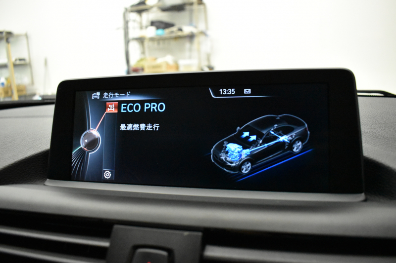 BMW 2シリーズ M235i 直6ﾀｰﾎﾞ 326馬力 ﾋｰﾀｰ付赤革 ﾀｯﾁﾊﾟｯﾄﾞ式iﾄﾞﾗｲﾌﾞHDDﾅﾋﾞ Bｶﾒﾗ ﾘｱPDC  ｱﾀﾞﾌﾟﾃｨﾌﾞMｻｽﾍﾟﾝｼｮﾝ 大型ﾌﾞﾚｰｷｼｽﾃﾑ 18AW 車線逸脱&歩行者警告 衝突軽減ﾌﾞﾚｰｷ 2年保証