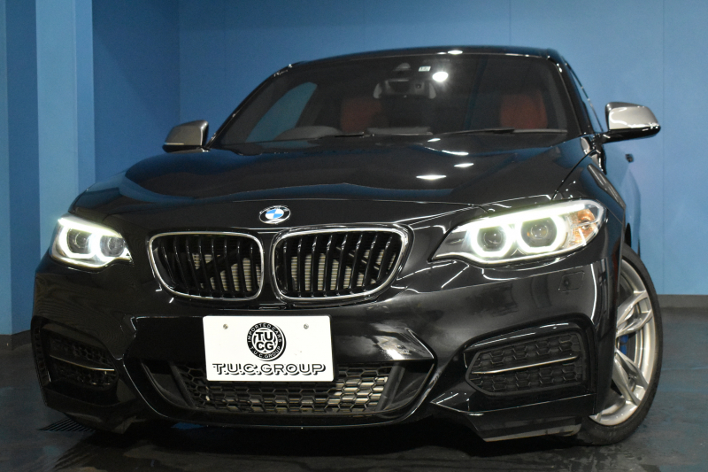 BMW 2シリーズ M235i 直6ﾀｰﾎﾞ 326馬力 ﾋｰﾀｰ付赤革 ﾀｯﾁﾊﾟｯﾄﾞ式iﾄﾞﾗｲﾌﾞHDDﾅﾋﾞ Bｶﾒﾗ ﾘｱPDC  ｱﾀﾞﾌﾟﾃｨﾌﾞMｻｽﾍﾟﾝｼｮﾝ 大型ﾌﾞﾚｰｷｼｽﾃﾑ 18AW 車線逸脱&歩行者警告 衝突軽減ﾌﾞﾚｰｷ 2年保証