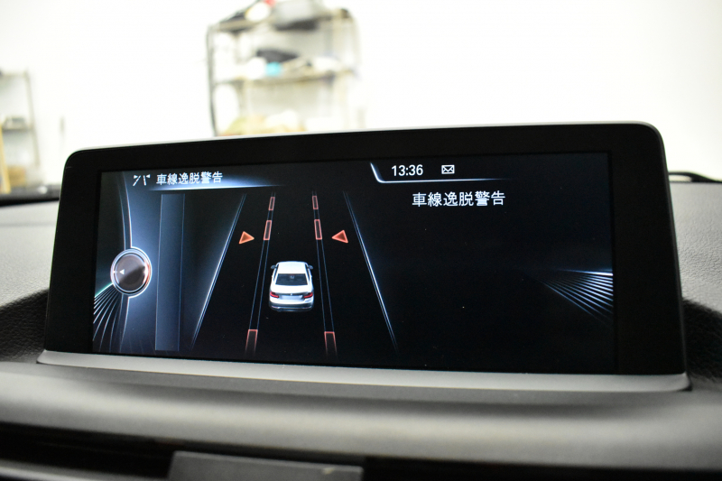 BMW 2シリーズ M235i 直6ﾀｰﾎﾞ 326馬力 ﾋｰﾀｰ付赤革 ﾀｯﾁﾊﾟｯﾄﾞ式iﾄﾞﾗｲﾌﾞHDDﾅﾋﾞ Bｶﾒﾗ ﾘｱPDC  ｱﾀﾞﾌﾟﾃｨﾌﾞMｻｽﾍﾟﾝｼｮﾝ 大型ﾌﾞﾚｰｷｼｽﾃﾑ 18AW 車線逸脱&歩行者警告 衝突軽減ﾌﾞﾚｰｷ 2年保証