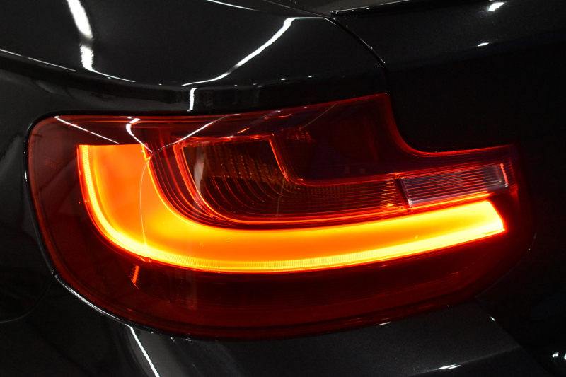 BMW 2シリーズ M235i 直6ﾀｰﾎﾞ 326馬力 ﾋｰﾀｰ付赤革 ﾀｯﾁﾊﾟｯﾄﾞ式iﾄﾞﾗｲﾌﾞHDDﾅﾋﾞ Bｶﾒﾗ ﾘｱPDC  ｱﾀﾞﾌﾟﾃｨﾌﾞMｻｽﾍﾟﾝｼｮﾝ 大型ﾌﾞﾚｰｷｼｽﾃﾑ 18AW 車線逸脱&歩行者警告 衝突軽減ﾌﾞﾚｰｷ 2年保証