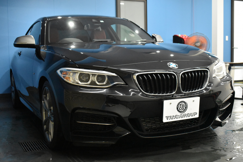 BMW 2シリーズ M235i 直6ﾀｰﾎﾞ 326馬力 ﾋｰﾀｰ付赤革 ﾀｯﾁﾊﾟｯﾄﾞ式iﾄﾞﾗｲﾌﾞHDDﾅﾋﾞ Bｶﾒﾗ ﾘｱPDC  ｱﾀﾞﾌﾟﾃｨﾌﾞMｻｽﾍﾟﾝｼｮﾝ 大型ﾌﾞﾚｰｷｼｽﾃﾑ 18AW 車線逸脱&歩行者警告 衝突軽減ﾌﾞﾚｰｷ 2年保証