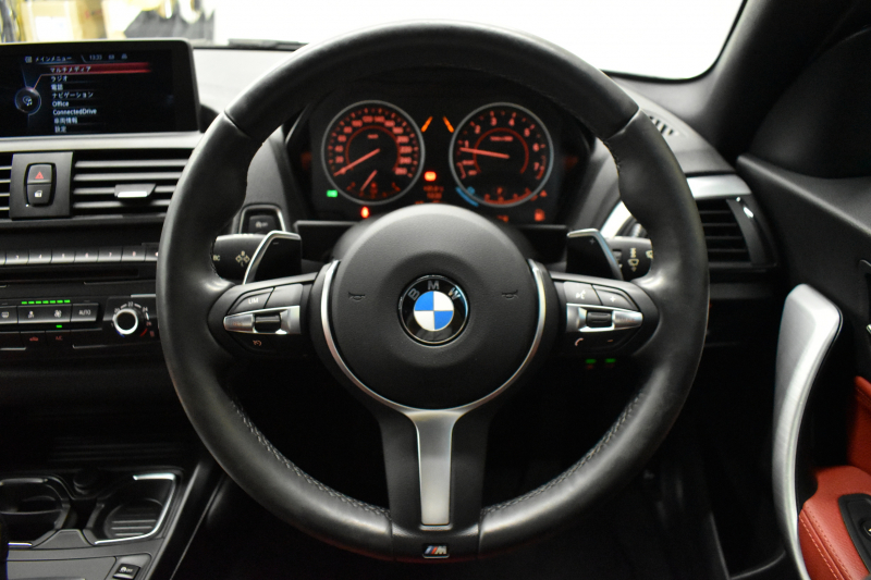 BMW 2シリーズ M235i 直6ﾀｰﾎﾞ 326馬力 ﾋｰﾀｰ付赤革 ﾀｯﾁﾊﾟｯﾄﾞ式iﾄﾞﾗｲﾌﾞHDDﾅﾋﾞ Bｶﾒﾗ ﾘｱPDC  ｱﾀﾞﾌﾟﾃｨﾌﾞMｻｽﾍﾟﾝｼｮﾝ 大型ﾌﾞﾚｰｷｼｽﾃﾑ 18AW 車線逸脱&歩行者警告 衝突軽減ﾌﾞﾚｰｷ 2年保証