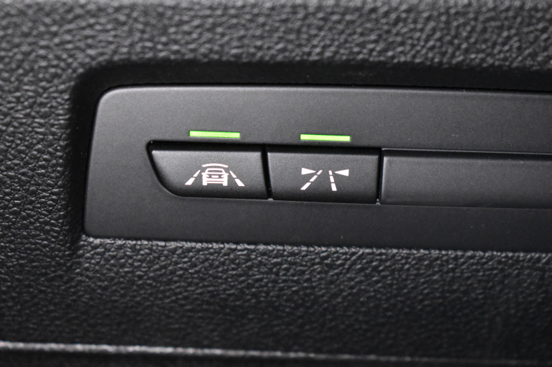 BMW 2シリーズ M235i 直6ﾀｰﾎﾞ 326馬力 ﾋｰﾀｰ付赤革 ﾀｯﾁﾊﾟｯﾄﾞ式iﾄﾞﾗｲﾌﾞHDDﾅﾋﾞ Bｶﾒﾗ ﾘｱPDC  ｱﾀﾞﾌﾟﾃｨﾌﾞMｻｽﾍﾟﾝｼｮﾝ 大型ﾌﾞﾚｰｷｼｽﾃﾑ 18AW 車線逸脱&歩行者警告 衝突軽減ﾌﾞﾚｰｷ 2年保証