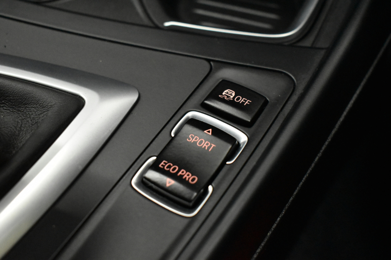 BMW 2シリーズ M235i 直6ﾀｰﾎﾞ 326馬力 ﾋｰﾀｰ付赤革 ﾀｯﾁﾊﾟｯﾄﾞ式iﾄﾞﾗｲﾌﾞHDDﾅﾋﾞ Bｶﾒﾗ ﾘｱPDC  ｱﾀﾞﾌﾟﾃｨﾌﾞMｻｽﾍﾟﾝｼｮﾝ 大型ﾌﾞﾚｰｷｼｽﾃﾑ 18AW 車線逸脱&歩行者警告 衝突軽減ﾌﾞﾚｰｷ 2年保証