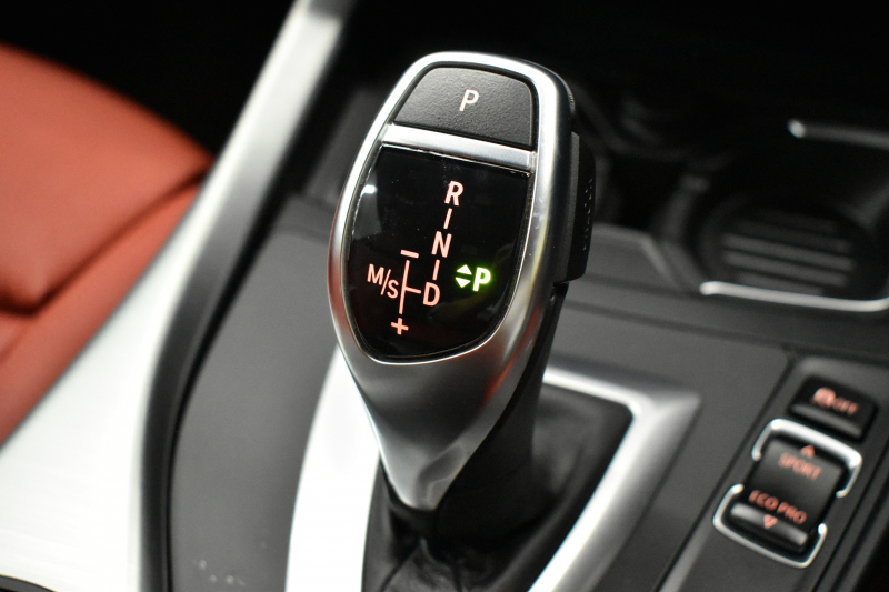 BMW 2シリーズ M235i 直6ﾀｰﾎﾞ 326馬力 ﾋｰﾀｰ付赤革 ﾀｯﾁﾊﾟｯﾄﾞ式iﾄﾞﾗｲﾌﾞHDDﾅﾋﾞ Bｶﾒﾗ ﾘｱPDC  ｱﾀﾞﾌﾟﾃｨﾌﾞMｻｽﾍﾟﾝｼｮﾝ 大型ﾌﾞﾚｰｷｼｽﾃﾑ 18AW 車線逸脱&歩行者警告 衝突軽減ﾌﾞﾚｰｷ 2年保証