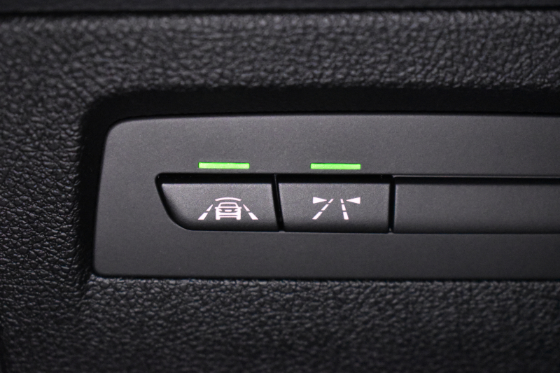 BMW 2シリーズ M235i 6速MT 直6ﾀｰﾎﾞ 326馬力  ｱﾗｺﾞｽﾀ車高調 Bｶﾒﾗ 18AW ｸﾙｺﾝ  ﾀｯﾁﾊﾟｯﾄﾞ式iﾄﾞﾗｲﾌﾞHDDﾅﾋﾞ 大型ﾌﾞﾚｰｷｼｽﾃﾑ 車線逸脱&歩行者警告 衝突軽減ﾌﾞﾚｰｷ ﾊﾟﾄﾞﾙｼﾌﾄ ｽﾏｰﾄｷｰ LEDﾘﾝｸﾞ付ｷｾﾉﾝ 2年保証