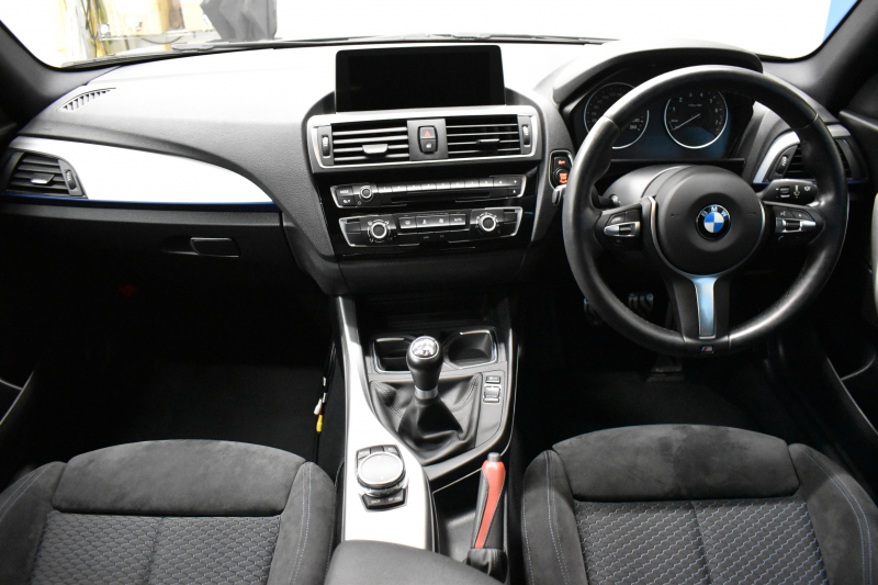 BMW 2シリーズ M235i 6速MT 直6ﾀｰﾎﾞ 326馬力  ｱﾗｺﾞｽﾀ車高調 Bｶﾒﾗ 18AW ｸﾙｺﾝ  ﾀｯﾁﾊﾟｯﾄﾞ式iﾄﾞﾗｲﾌﾞHDDﾅﾋﾞ 大型ﾌﾞﾚｰｷｼｽﾃﾑ 車線逸脱&歩行者警告 衝突軽減ﾌﾞﾚｰｷ ﾊﾟﾄﾞﾙｼﾌﾄ ｽﾏｰﾄｷｰ LEDﾘﾝｸﾞ付ｷｾﾉﾝ 2年保証