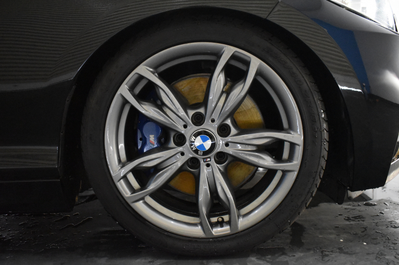 BMW 2シリーズ M235i 6速MT 直6ﾀｰﾎﾞ 326馬力  ｱﾗｺﾞｽﾀ車高調 Bｶﾒﾗ 18AW ｸﾙｺﾝ  ﾀｯﾁﾊﾟｯﾄﾞ式iﾄﾞﾗｲﾌﾞHDDﾅﾋﾞ 大型ﾌﾞﾚｰｷｼｽﾃﾑ 車線逸脱&歩行者警告 衝突軽減ﾌﾞﾚｰｷ ﾊﾟﾄﾞﾙｼﾌﾄ ｽﾏｰﾄｷｰ LEDﾘﾝｸﾞ付ｷｾﾉﾝ 2年保証