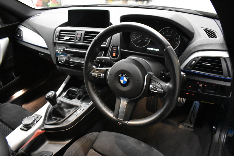 BMW 2シリーズ M235i 6速MT 直6ﾀｰﾎﾞ 326馬力  ｱﾗｺﾞｽﾀ車高調 Bｶﾒﾗ 18AW ｸﾙｺﾝ  ﾀｯﾁﾊﾟｯﾄﾞ式iﾄﾞﾗｲﾌﾞHDDﾅﾋﾞ 大型ﾌﾞﾚｰｷｼｽﾃﾑ 車線逸脱&歩行者警告 衝突軽減ﾌﾞﾚｰｷ ﾊﾟﾄﾞﾙｼﾌﾄ ｽﾏｰﾄｷｰ LEDﾘﾝｸﾞ付ｷｾﾉﾝ 2年保証