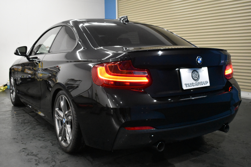 BMW 2シリーズ M235i 6速MT 直6ﾀｰﾎﾞ 326馬力  ｱﾗｺﾞｽﾀ車高調 Bｶﾒﾗ 18AW ｸﾙｺﾝ  ﾀｯﾁﾊﾟｯﾄﾞ式iﾄﾞﾗｲﾌﾞHDDﾅﾋﾞ 大型ﾌﾞﾚｰｷｼｽﾃﾑ 車線逸脱&歩行者警告 衝突軽減ﾌﾞﾚｰｷ ﾊﾟﾄﾞﾙｼﾌﾄ ｽﾏｰﾄｷｰ LEDﾘﾝｸﾞ付ｷｾﾉﾝ 2年保証