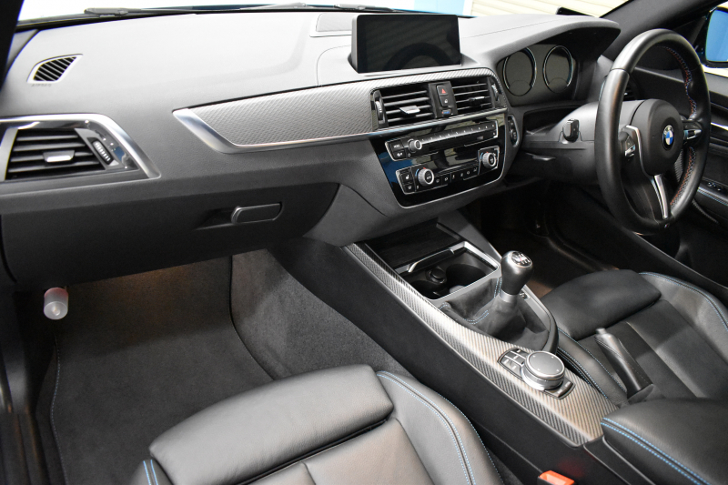 BMW Mシリーズ M2 6速MT LCI後期 ﾋｰﾀｰ付黒革 ｱﾀﾞﾌﾟﾃｨﾌﾞﾍｷｻｺﾞﾅﾙLEDﾍｯﾄﾞﾗｲﾄ&ﾃｰﾙ ﾀｯﾁﾊﾟﾈﾙHDDﾅﾋﾞBｶﾒﾗ 19AW 車線逸脱&歩行者警告 衝突軽減ﾌﾞﾚｰｷ ｶｰﾎﾞﾝｲﾝﾃﾘｱ ｽﾏｰﾄｷｰ 2年保証