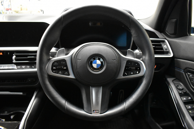BMW 3シリーズ 320i Mｽﾎﾟｰﾂ G20型 ｺﾝﾌｫｰﾄP ﾋｰﾀｰ付黒革 ｵﾌﾟｼｮﾝ19AW ﾀｯﾁﾊﾟﾈﾙﾅﾋﾞBｶﾒﾗ ｱｯﾌﾟﾙｶｰﾌﾟﾚｲ  追従ACC LEDﾍｯﾄﾞﾗｲﾄ 電動ﾄﾗﾝｸ 側面衝突&車線変更&逸脱&歩行者警告 液晶ﾒｰﾀｰ 後退ｱｼｽﾄ Pｱｼｽﾄ ｱｸﾃｨﾌﾞPDC緊急ﾌﾞﾚｰｷ  2年保証