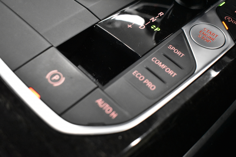 BMW 3シリーズ 320i Mｽﾎﾟｰﾂ G20型 ｺﾝﾌｫｰﾄP ﾋｰﾀｰ付黒革 ｵﾌﾟｼｮﾝ19AW ﾀｯﾁﾊﾟﾈﾙﾅﾋﾞBｶﾒﾗ ｱｯﾌﾟﾙｶｰﾌﾟﾚｲ  追従ACC LEDﾍｯﾄﾞﾗｲﾄ 電動ﾄﾗﾝｸ 側面衝突&車線変更&逸脱&歩行者警告 液晶ﾒｰﾀｰ 後退ｱｼｽﾄ Pｱｼｽﾄ ｱｸﾃｨﾌﾞPDC緊急ﾌﾞﾚｰｷ  2年保証