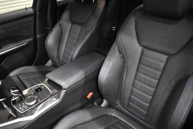 BMW 3シリーズ 320i Mｽﾎﾟｰﾂ G20型 ｺﾝﾌｫｰﾄP ﾋｰﾀｰ付黒革 ｵﾌﾟｼｮﾝ19AW ﾀｯﾁﾊﾟﾈﾙﾅﾋﾞBｶﾒﾗ ｱｯﾌﾟﾙｶｰﾌﾟﾚｲ  追従ACC LEDﾍｯﾄﾞﾗｲﾄ 電動ﾄﾗﾝｸ 側面衝突&車線変更&逸脱&歩行者警告 液晶ﾒｰﾀｰ 後退ｱｼｽﾄ Pｱｼｽﾄ ｱｸﾃｨﾌﾞPDC緊急ﾌﾞﾚｰｷ  2年保証