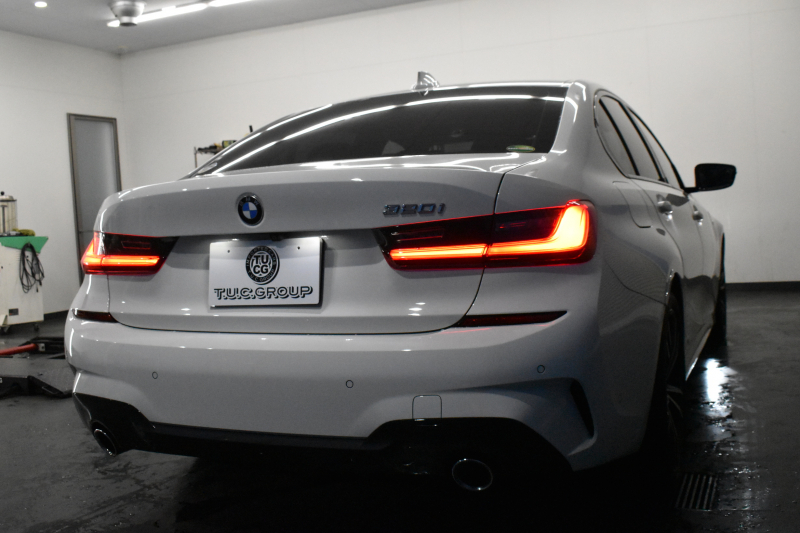 BMW 3シリーズ 320i Mｽﾎﾟｰﾂ G20型 ｺﾝﾌｫｰﾄP ﾋｰﾀｰ付黒革 ｵﾌﾟｼｮﾝ19AW ﾀｯﾁﾊﾟﾈﾙﾅﾋﾞBｶﾒﾗ ｱｯﾌﾟﾙｶｰﾌﾟﾚｲ  追従ACC LEDﾍｯﾄﾞﾗｲﾄ 電動ﾄﾗﾝｸ 側面衝突&車線変更&逸脱&歩行者警告 液晶ﾒｰﾀｰ 後退ｱｼｽﾄ Pｱｼｽﾄ ｱｸﾃｨﾌﾞPDC緊急ﾌﾞﾚｰｷ  2年保証