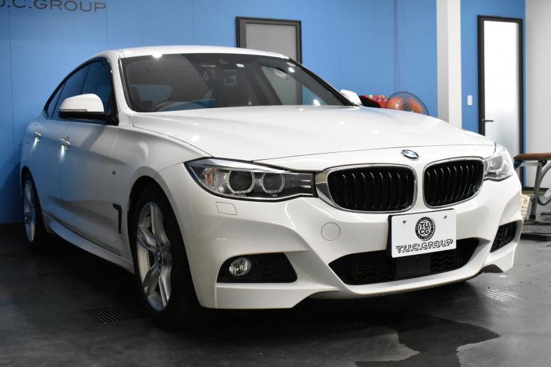 BMW 3シリーズ 320i ｸﾞﾗﾝﾂｰﾘｽﾓ Mｽﾎﾟｰﾂ 追従ACC ﾌﾙｾｸﾞTV  車線逸脱&歩行者警告 衝突軽減B 電動Rｹﾞｰﾄ 電格Rｳｲﾝｸﾞ ﾊﾟﾄﾞﾙｼﾌﾄ ｱﾙｶﾝﾀｰﾗ電動ｽﾎﾟｰﾂｼｰﾄ 18AW ﾀｯﾁﾊﾟｯﾄﾞﾅﾋﾞBｶﾒﾗ iｽﾄｯﾌﾟ ｽﾏｰﾄｷｰ2年保証