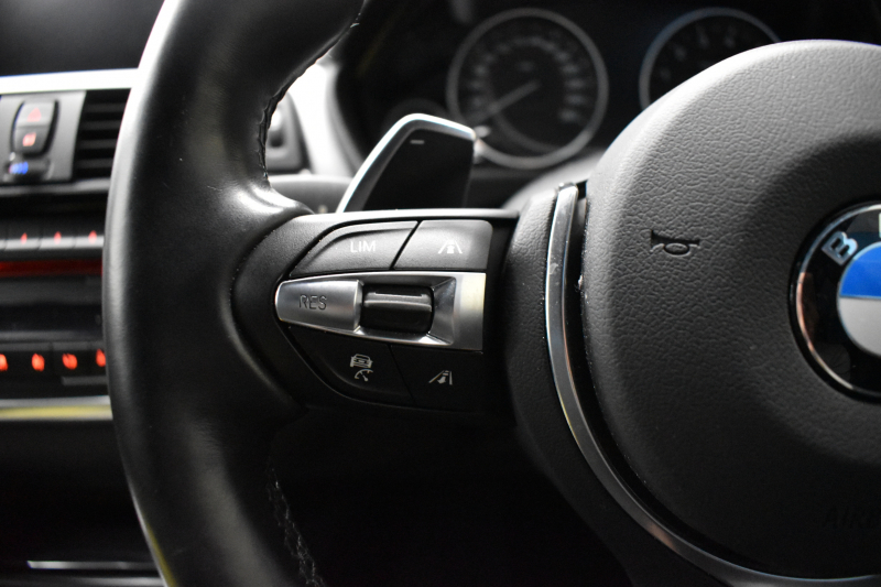 BMW 3シリーズ 320i ｸﾞﾗﾝﾂｰﾘｽﾓ Mｽﾎﾟｰﾂ 追従ACC ﾌﾙｾｸﾞTV  車線逸脱&歩行者警告 衝突軽減B 電動Rｹﾞｰﾄ 電格Rｳｲﾝｸﾞ ﾊﾟﾄﾞﾙｼﾌﾄ ｱﾙｶﾝﾀｰﾗ電動ｽﾎﾟｰﾂｼｰﾄ 18AW ﾀｯﾁﾊﾟｯﾄﾞﾅﾋﾞBｶﾒﾗ iｽﾄｯﾌﾟ ｽﾏｰﾄｷｰ2年保証