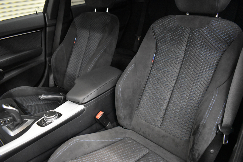 BMW 3シリーズ 320i ｸﾞﾗﾝﾂｰﾘｽﾓ Mｽﾎﾟｰﾂ 追従ACC ﾌﾙｾｸﾞTV  車線逸脱&歩行者警告 衝突軽減B 電動Rｹﾞｰﾄ 電格Rｳｲﾝｸﾞ ﾊﾟﾄﾞﾙｼﾌﾄ ｱﾙｶﾝﾀｰﾗ電動ｽﾎﾟｰﾂｼｰﾄ 18AW ﾀｯﾁﾊﾟｯﾄﾞﾅﾋﾞBｶﾒﾗ iｽﾄｯﾌﾟ ｽﾏｰﾄｷｰ2年保証