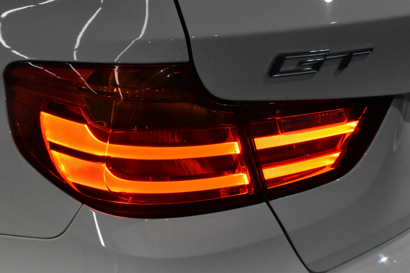 BMW 3シリーズ 320i ｸﾞﾗﾝﾂｰﾘｽﾓ Mｽﾎﾟｰﾂ 追従ACC ﾌﾙｾｸﾞTV  車線逸脱&歩行者警告 衝突軽減B 電動Rｹﾞｰﾄ 電格Rｳｲﾝｸﾞ ﾊﾟﾄﾞﾙｼﾌﾄ ｱﾙｶﾝﾀｰﾗ電動ｽﾎﾟｰﾂｼｰﾄ 18AW ﾀｯﾁﾊﾟｯﾄﾞﾅﾋﾞBｶﾒﾗ iｽﾄｯﾌﾟ ｽﾏｰﾄｷｰ2年保証