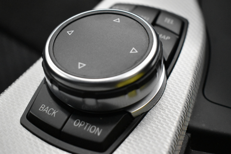 BMW 3シリーズ 320i ｸﾞﾗﾝﾂｰﾘｽﾓ Mｽﾎﾟｰﾂ 追従ACC ﾌﾙｾｸﾞTV  車線逸脱&歩行者警告 衝突軽減B 電動Rｹﾞｰﾄ 電格Rｳｲﾝｸﾞ ﾊﾟﾄﾞﾙｼﾌﾄ ｱﾙｶﾝﾀｰﾗ電動ｽﾎﾟｰﾂｼｰﾄ 18AW ﾀｯﾁﾊﾟｯﾄﾞﾅﾋﾞBｶﾒﾗ iｽﾄｯﾌﾟ ｽﾏｰﾄｷｰ2年保証