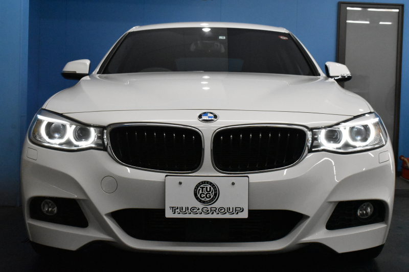 BMW 3シリーズ 320i ｸﾞﾗﾝﾂｰﾘｽﾓ Mｽﾎﾟｰﾂ 追従ACC ﾌﾙｾｸﾞTV  車線逸脱&歩行者警告 衝突軽減B 電動Rｹﾞｰﾄ 電格Rｳｲﾝｸﾞ ﾊﾟﾄﾞﾙｼﾌﾄ ｱﾙｶﾝﾀｰﾗ電動ｽﾎﾟｰﾂｼｰﾄ 18AW ﾀｯﾁﾊﾟｯﾄﾞﾅﾋﾞBｶﾒﾗ iｽﾄｯﾌﾟ ｽﾏｰﾄｷｰ2年保証