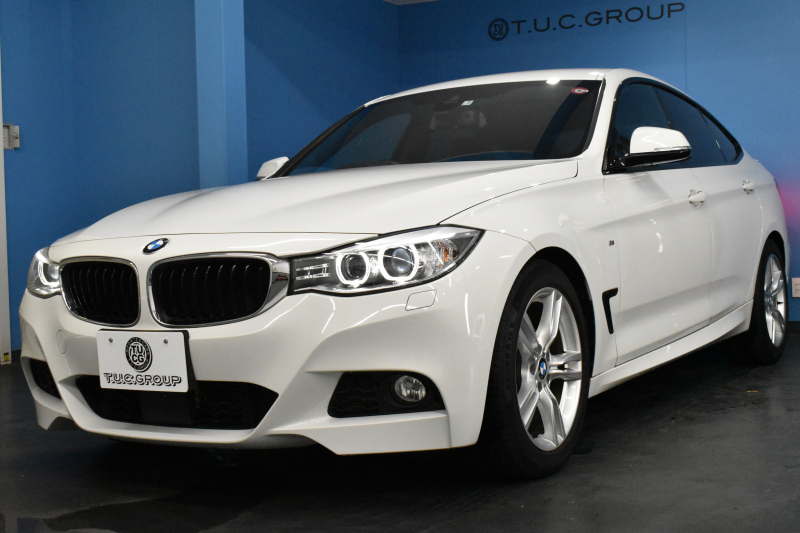BMW 3シリーズ 320i ｸﾞﾗﾝﾂｰﾘｽﾓ Mｽﾎﾟｰﾂ 追従ACC ﾌﾙｾｸﾞTV  車線逸脱&歩行者警告 衝突軽減B 電動Rｹﾞｰﾄ 電格Rｳｲﾝｸﾞ ﾊﾟﾄﾞﾙｼﾌﾄ ｱﾙｶﾝﾀｰﾗ電動ｽﾎﾟｰﾂｼｰﾄ 18AW ﾀｯﾁﾊﾟｯﾄﾞﾅﾋﾞBｶﾒﾗ iｽﾄｯﾌﾟ ｽﾏｰﾄｷｰ2年保証