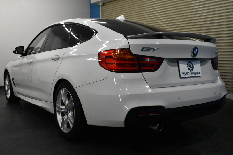 BMW 3シリーズ 320i ｸﾞﾗﾝﾂｰﾘｽﾓ Mｽﾎﾟｰﾂ 追従ACC ﾌﾙｾｸﾞTV  車線逸脱&歩行者警告 衝突軽減B 電動Rｹﾞｰﾄ 電格Rｳｲﾝｸﾞ ﾊﾟﾄﾞﾙｼﾌﾄ ｱﾙｶﾝﾀｰﾗ電動ｽﾎﾟｰﾂｼｰﾄ 18AW ﾀｯﾁﾊﾟｯﾄﾞﾅﾋﾞBｶﾒﾗ iｽﾄｯﾌﾟ ｽﾏｰﾄｷｰ2年保証