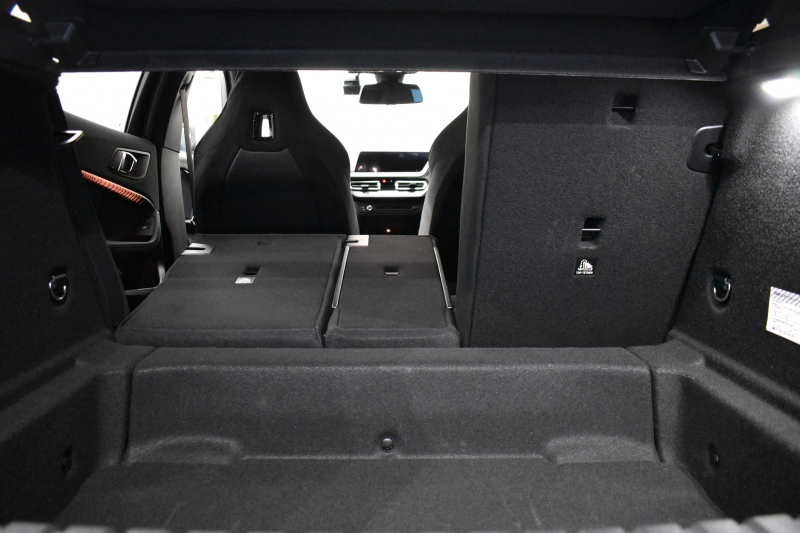 BMW 1シリーズ M135i xDrive ﾌﾙﾀｲﾑ4WD ﾃﾞﾋﾞｭｰP ｺﾝﾌｫｰﾄP ﾅﾋﾞｹﾞｰｼｮﾝP 可変ｻｽﾍﾟﾝｼｮﾝ Mｽﾎﾟｰﾂﾌﾞﾚｰｷ ACC Pｱｼｽﾄ BMWﾗｲﾌﾞｺｯｸﾋﾟｯﾄ ﾋｰﾀｰ付ｱﾙｶﾝﾀｰﾗｺﾝﾋﾞｽﾎﾟｰﾂｼｰﾄ 18AW ﾀｯﾁﾊﾟﾈﾙﾅﾋﾞ ｱｯﾌﾟﾙｶｰﾌﾟﾚｲ LEDﾍｯﾄﾞﾗｲﾄ 電動ﾘｱｹﾞｰﾄ 2年保証