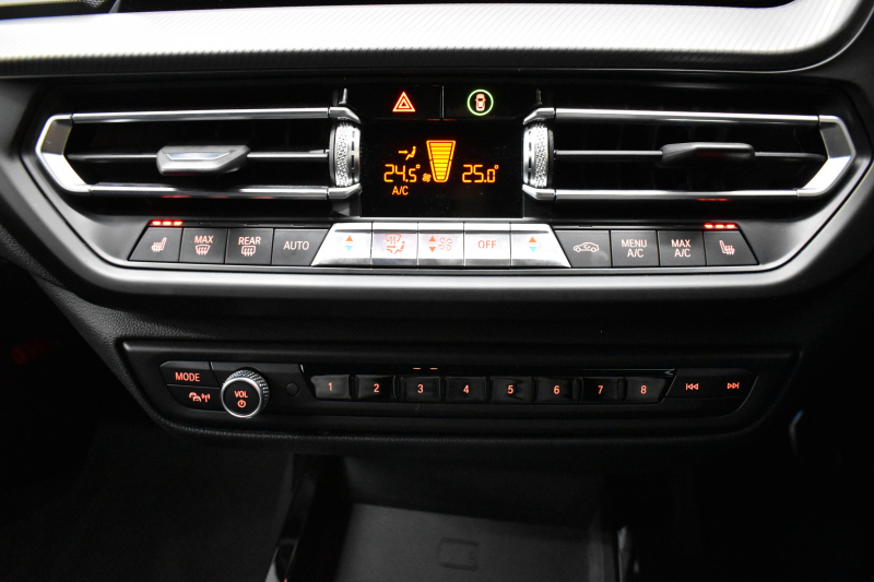 BMW 1シリーズ M135i xDrive ﾌﾙﾀｲﾑ4WD ﾃﾞﾋﾞｭｰP ｺﾝﾌｫｰﾄP ﾅﾋﾞｹﾞｰｼｮﾝP 可変ｻｽﾍﾟﾝｼｮﾝ Mｽﾎﾟｰﾂﾌﾞﾚｰｷ ACC Pｱｼｽﾄ BMWﾗｲﾌﾞｺｯｸﾋﾟｯﾄ ﾋｰﾀｰ付ｱﾙｶﾝﾀｰﾗｺﾝﾋﾞｽﾎﾟｰﾂｼｰﾄ 18AW ﾀｯﾁﾊﾟﾈﾙﾅﾋﾞ ｱｯﾌﾟﾙｶｰﾌﾟﾚｲ LEDﾍｯﾄﾞﾗｲﾄ 電動ﾘｱｹﾞｰﾄ 2年保証