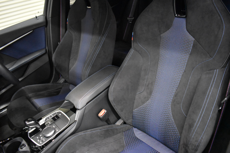 BMW 1シリーズ M135i xDrive ﾌﾙﾀｲﾑ4WD ﾃﾞﾋﾞｭｰP ｺﾝﾌｫｰﾄP ﾅﾋﾞｹﾞｰｼｮﾝP 可変ｻｽﾍﾟﾝｼｮﾝ Mｽﾎﾟｰﾂﾌﾞﾚｰｷ ACC Pｱｼｽﾄ BMWﾗｲﾌﾞｺｯｸﾋﾟｯﾄ ﾋｰﾀｰ付ｱﾙｶﾝﾀｰﾗｺﾝﾋﾞｽﾎﾟｰﾂｼｰﾄ 18AW ﾀｯﾁﾊﾟﾈﾙﾅﾋﾞ ｱｯﾌﾟﾙｶｰﾌﾟﾚｲ LEDﾍｯﾄﾞﾗｲﾄ 電動ﾘｱｹﾞｰﾄ 2年保証