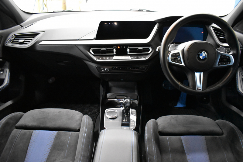 BMW 1シリーズ M135i xDrive ﾌﾙﾀｲﾑ4WD ﾃﾞﾋﾞｭｰP ｺﾝﾌｫｰﾄP ﾅﾋﾞｹﾞｰｼｮﾝP 可変ｻｽﾍﾟﾝｼｮﾝ Mｽﾎﾟｰﾂﾌﾞﾚｰｷ ACC Pｱｼｽﾄ BMWﾗｲﾌﾞｺｯｸﾋﾟｯﾄ ﾋｰﾀｰ付ｱﾙｶﾝﾀｰﾗｺﾝﾋﾞｽﾎﾟｰﾂｼｰﾄ ﾀｯﾁﾊﾟﾈﾙﾅﾋﾞ ｱｯﾌﾟﾙｶｰﾌﾟﾚｲ ﾍｷｻｺﾞﾅﾙLEDﾍｯﾄﾞﾗｲﾄ  2年保証