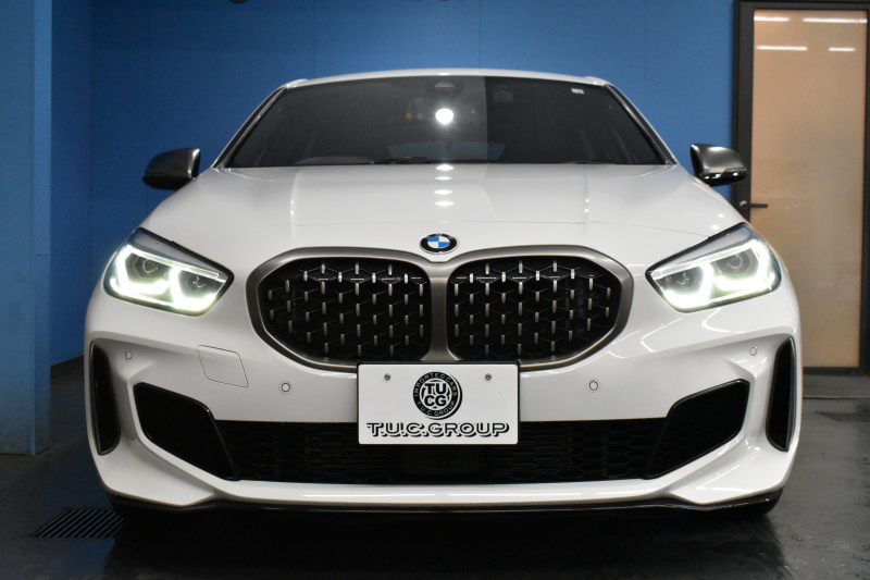 BMW 1シリーズ M135i xDrive ﾌﾙﾀｲﾑ4WD ﾃﾞﾋﾞｭｰP ｺﾝﾌｫｰﾄP ﾅﾋﾞｹﾞｰｼｮﾝP 可変ｻｽﾍﾟﾝｼｮﾝ Mｽﾎﾟｰﾂﾌﾞﾚｰｷ ACC Pｱｼｽﾄ BMWﾗｲﾌﾞｺｯｸﾋﾟｯﾄ ﾋｰﾀｰ付ｱﾙｶﾝﾀｰﾗｺﾝﾋﾞｽﾎﾟｰﾂｼｰﾄ ﾀｯﾁﾊﾟﾈﾙﾅﾋﾞ ｱｯﾌﾟﾙｶｰﾌﾟﾚｲ ﾍｷｻｺﾞﾅﾙLEDﾍｯﾄﾞﾗｲﾄ  2年保証