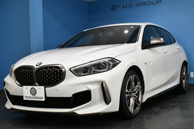 BMW 1シリーズ M135i xDrive ﾌﾙﾀｲﾑ4WD ﾃﾞﾋﾞｭｰP ｺﾝﾌｫｰﾄP ﾅﾋﾞｹﾞｰｼｮﾝP 可変ｻｽﾍﾟﾝｼｮﾝ Mｽﾎﾟｰﾂﾌﾞﾚｰｷ ACC Pｱｼｽﾄ BMWﾗｲﾌﾞｺｯｸﾋﾟｯﾄ ﾋｰﾀｰ付ｱﾙｶﾝﾀｰﾗｺﾝﾋﾞｽﾎﾟｰﾂｼｰﾄ ﾀｯﾁﾊﾟﾈﾙﾅﾋﾞ ｱｯﾌﾟﾙｶｰﾌﾟﾚｲ ﾍｷｻｺﾞﾅﾙLEDﾍｯﾄﾞﾗｲﾄ  2年保証