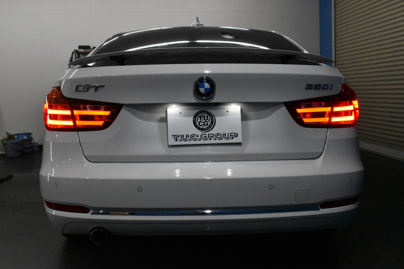 BMW 3シリーズ 320i ｸﾞﾗﾝﾂｰﾘｽﾓ ﾗｸﾞｼﾞｭｱﾘｰ  追従ACC ﾋｰﾀｰ付ﾍﾞｰｼﾞｭ革 車線逸脱&歩行者警告 衝突軽減B 電動Rｹﾞｰﾄ 電格Rｽﾎﾟｲﾗｰ ﾀｯﾁﾊﾟｯﾄﾞHDDﾅﾋﾞ Bｶﾒﾗ ﾘｱPDC ﾘﾝｸﾞ付ｷｾﾉﾝ ｽﾏｰﾄｷｰ iｽﾄｯﾌﾟ 2年保証