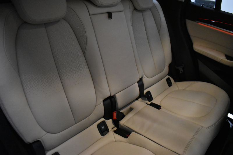 BMW X1 Xdrive18d Xﾗｲﾝ 4WD ﾊｲﾗｲﾝ&ｺﾝﾌｫｰﾄP ｱﾄﾞﾊﾞﾝｽﾄﾞｱｸﾃｨﾌﾞｾｰﾌﾃｨP 追従ACC HUD ﾋｰﾀｰ付電動ｵｲｽﾀｰ革 LEDﾍｯﾄﾞﾗｲﾄ 衝突軽減ﾌﾞﾚｰｷ 車線逸脱&歩行者警告 ﾀｯﾁﾊﾟﾈﾙiﾄﾞﾗｲﾌﾞﾅﾋﾞBｶﾒﾗ Pｱｼｽﾄ 前後PDC 電動ﾄﾗﾝｸ  ｽﾏｰﾄｷｰ 2年保証