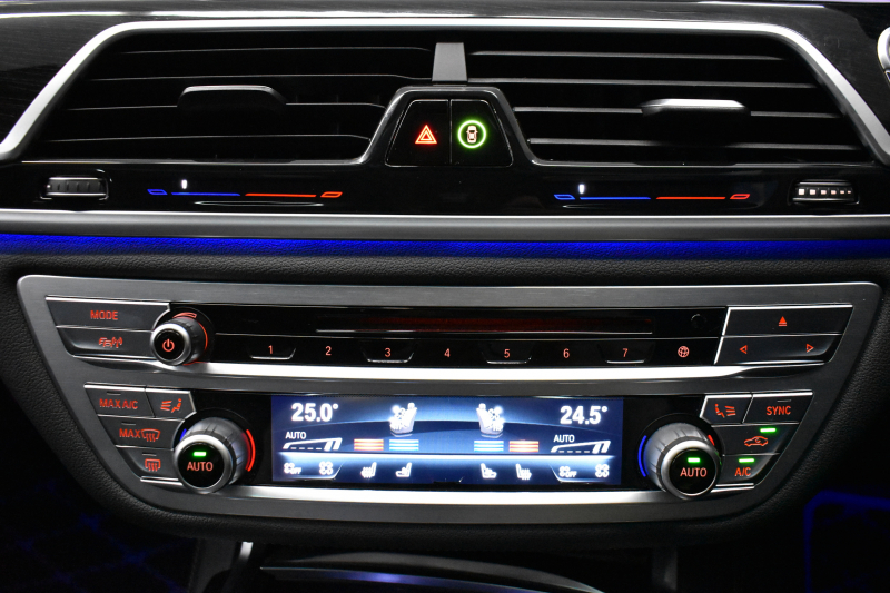 BMW 7シリーズ 740d XﾄﾞﾗｲﾌﾞMｽﾎﾟｰﾂ  4WD ｻﾝﾙｰﾌ ﾚｰｻﾞｰLED Fﾏｯｻｰｼﾞ&ﾍﾞﾝﾁﾚｰｼｮﾝ全席ﾋｰﾀｰ付黒革 ACC HUD ﾊｰﾏﾝｶｰﾄﾞﾝ ｼﾞｪｽﾁｬｰｺﾝﾄﾛｰﾙ ﾀｯﾁﾊﾟﾈﾙ対応HDDﾅﾋﾞ3Dﾋﾞｭｰ 車線変更&逸脱警告 液晶ﾒｰﾀｰ 電動ﾄﾗﾝｸ 20AW 2年保証