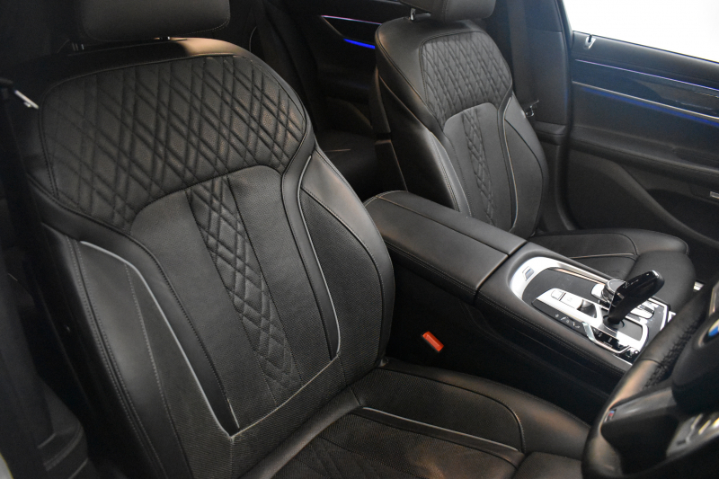 BMW 7シリーズ 740d XﾄﾞﾗｲﾌﾞMｽﾎﾟｰﾂ  4WD ｻﾝﾙｰﾌ ﾚｰｻﾞｰLED Fﾏｯｻｰｼﾞ&ﾍﾞﾝﾁﾚｰｼｮﾝ全席ﾋｰﾀｰ付黒革 ACC HUD ﾊｰﾏﾝｶｰﾄﾞﾝ ｼﾞｪｽﾁｬｰｺﾝﾄﾛｰﾙ ﾀｯﾁﾊﾟﾈﾙ対応HDDﾅﾋﾞ3Dﾋﾞｭｰ 車線変更&逸脱警告 液晶ﾒｰﾀｰ 電動ﾄﾗﾝｸ 20AW 2年保証