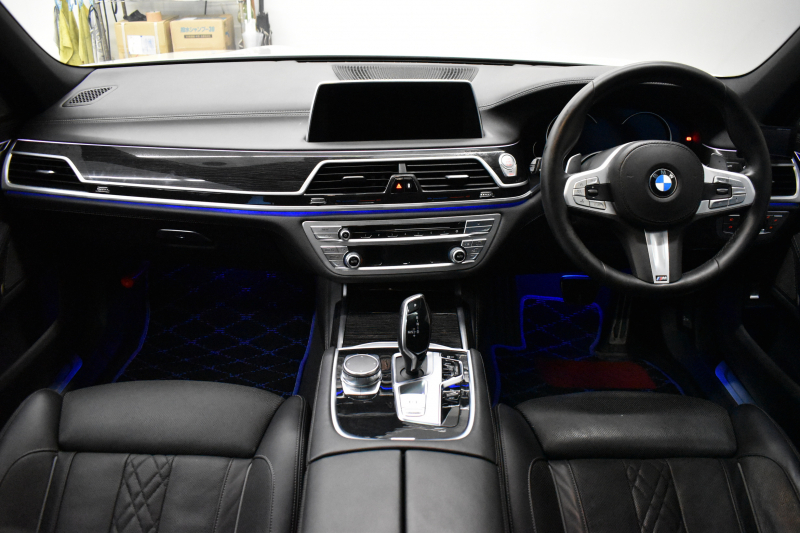 BMW 7シリーズ 740d XﾄﾞﾗｲﾌﾞMｽﾎﾟｰﾂ  4WD ｻﾝﾙｰﾌ ﾚｰｻﾞｰLED Fﾏｯｻｰｼﾞ&ﾍﾞﾝﾁﾚｰｼｮﾝ全席ﾋｰﾀｰ付黒革 ACC HUD ﾊｰﾏﾝｶｰﾄﾞﾝ ｼﾞｪｽﾁｬｰｺﾝﾄﾛｰﾙ ﾀｯﾁﾊﾟﾈﾙ対応HDDﾅﾋﾞ3Dﾋﾞｭｰ 車線変更&逸脱警告 液晶ﾒｰﾀｰ 電動ﾄﾗﾝｸ 20AW 2年保証