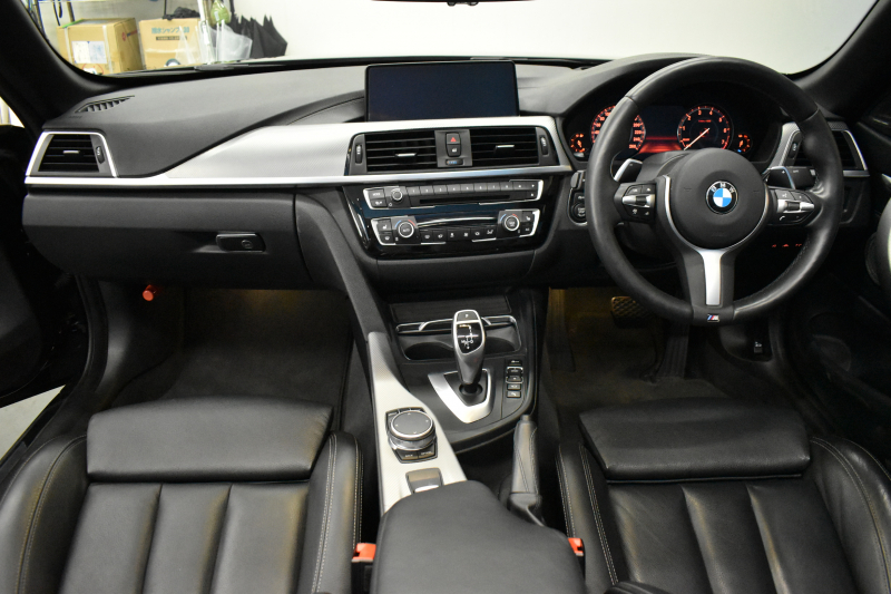 BMW 4シリーズ 440i ｶﾌﾞﾘｵﾚ Mｽﾎﾟｰﾂ LCI後期 ﾍｷｻｺﾞﾅﾙLEDﾍｯﾄﾞﾗｲﾄ 追従ACC HUD TOPﾋﾞｭｰ Pｱｼｽﾄ 直6ﾀｰﾎﾞ ﾋｰﾀｰ付黒革 液晶ﾒｰﾀｰ harman/kardon 車線変更&逸脱&歩行者&衝突警告 衝突軽減B 19AW ﾀｯﾁﾊﾟﾈﾙﾅﾋﾞBｶﾒﾗ 2年保証