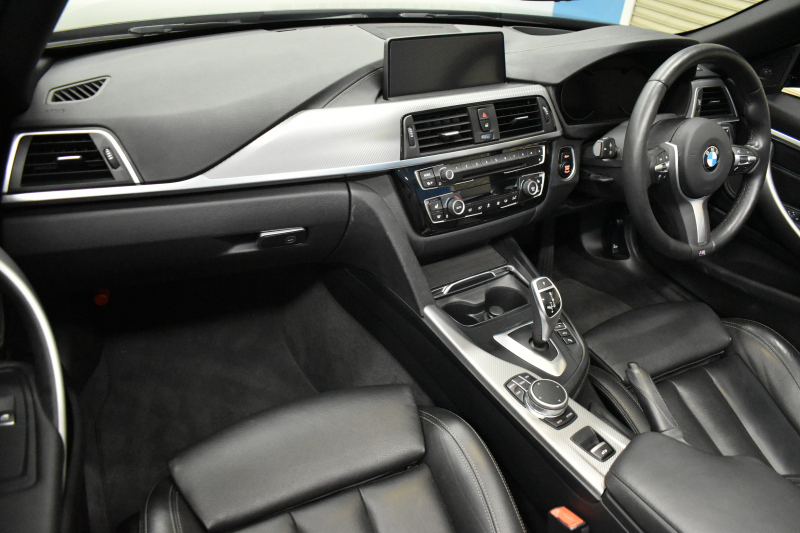 BMW 4シリーズ 440i ｶﾌﾞﾘｵﾚ Mｽﾎﾟｰﾂ LCI後期 ﾍｷｻｺﾞﾅﾙLEDﾍｯﾄﾞﾗｲﾄ 追従ACC HUD TOPﾋﾞｭｰ Pｱｼｽﾄ 直6ﾀｰﾎﾞ ﾋｰﾀｰ付黒革 液晶ﾒｰﾀｰ harman/kardon 車線変更&逸脱&歩行者&衝突警告 衝突軽減B 19AW ﾀｯﾁﾊﾟﾈﾙﾅﾋﾞBｶﾒﾗ 2年保証