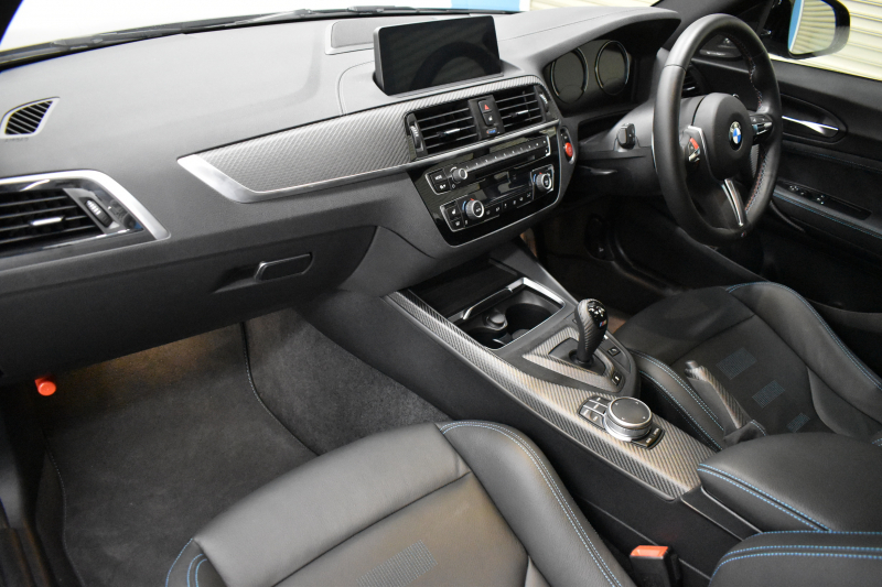 BMW Mシリーズ M2 ｺﾝﾍﾟﾃｨｼｮﾝ MDCT 7速DCT LCI後期 型式変更後ﾓﾃﾞﾙ KW車高調 MﾊﾟﾌｫｰﾏﾝｽFﾘｯﾌﾟｽﾎﾟｲﾗｰ ﾍｷｻｺﾞﾅﾙLEDﾍｯﾄﾞﾗｲﾄ&ﾃｰﾙ ﾋｰﾀｰ付黒革 ﾀｯﾁﾊﾟﾈﾙHDDﾅﾋﾞBｶﾒﾗ 19AW 車線逸脱&歩行者警告 衝突軽減ﾌﾞﾚｰｷ ｶｰﾎﾞﾝｲﾝﾃﾘｱ Mｼｰﾄﾍﾞﾙﾄ  2年保証