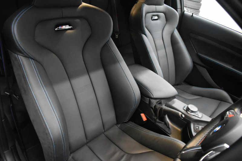 BMW Mシリーズ M2 ｺﾝﾍﾟﾃｨｼｮﾝ MDCT 7速DCT LCI後期 型式変更後ﾓﾃﾞﾙ KW車高調 MﾊﾟﾌｫｰﾏﾝｽFﾘｯﾌﾟｽﾎﾟｲﾗｰ ﾍｷｻｺﾞﾅﾙLEDﾍｯﾄﾞﾗｲﾄ&ﾃｰﾙ ﾋｰﾀｰ付黒革 ﾀｯﾁﾊﾟﾈﾙHDDﾅﾋﾞBｶﾒﾗ 19AW 車線逸脱&歩行者警告 衝突軽減ﾌﾞﾚｰｷ ｶｰﾎﾞﾝｲﾝﾃﾘｱ Mｼｰﾄﾍﾞﾙﾄ  2年保証